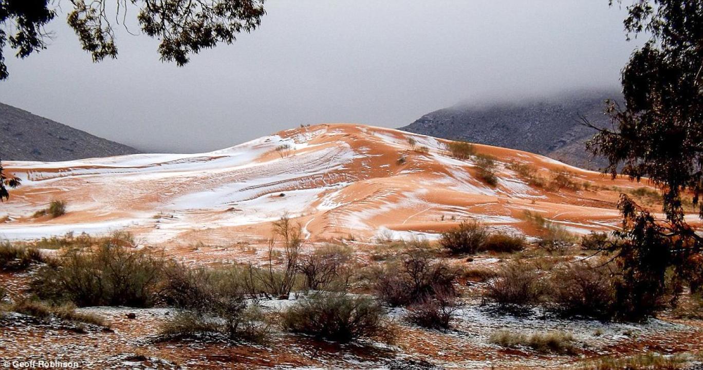 Karim captured the amazing moment snow fell on the red sand dunes in the world's largest hot desert