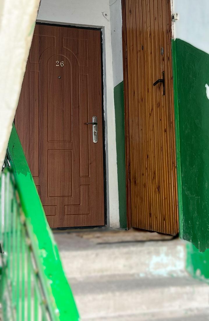 Apartamentul are două camere și un balcon. 