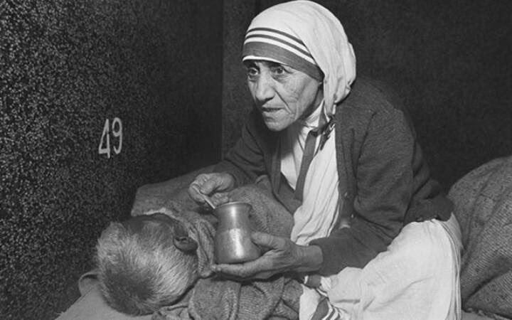 Mother Teresa at the Home for the Dying in 1980